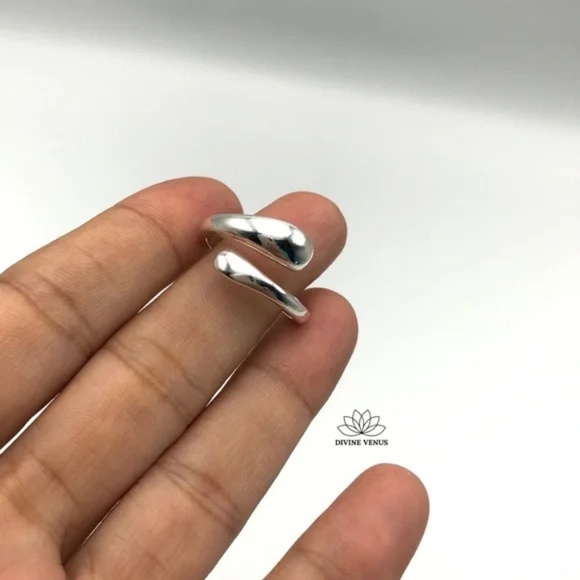 Classic Ring - Picture 9 of 11